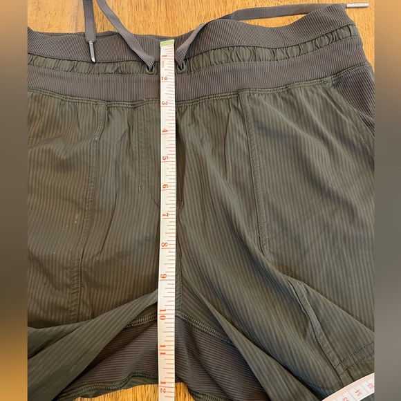 Lululemon Dance Studio Crop Joggers Sweatpants 25" - Dark Olive - Size 4 - Picture 12 of 16